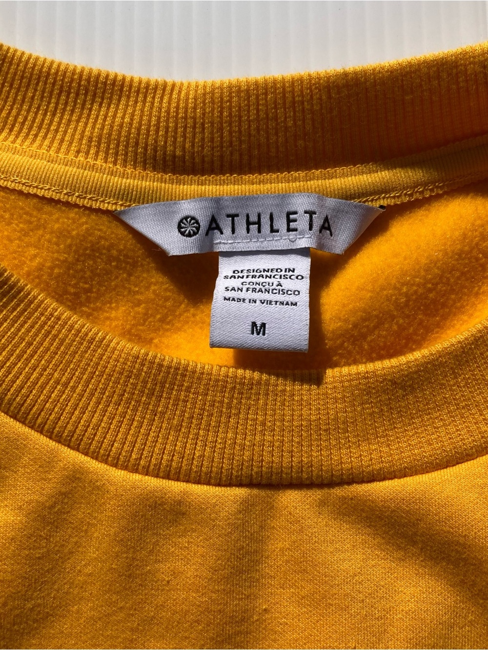 Athleta Triumph Game Point Sweatshirt Yellow Size Medium Women’s - Picture 3 of 8